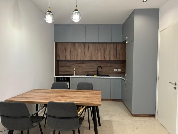 Tirane, jepet me qera apartament 2+1+Ballkon , 91 m² 550 € (Rruga Teodor Keko)