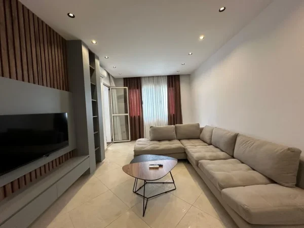 Tirane, jepet me qera apartament 2+1+Ballkon , 91 m² 550 € (Rruga Teodor Keko)