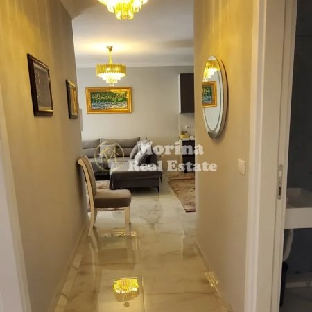Tirane, jepet me qera apartament 1+1 Kati 11, 86 m² 650 € (Komuna e Parisit)