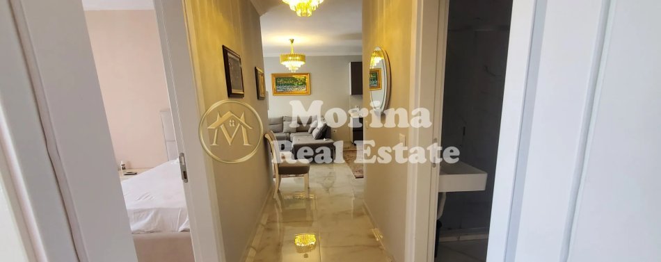 Tirane, jepet me qera apartament 1+1 Kati 11, 86 m² 650 € (Komuna e Parisit)