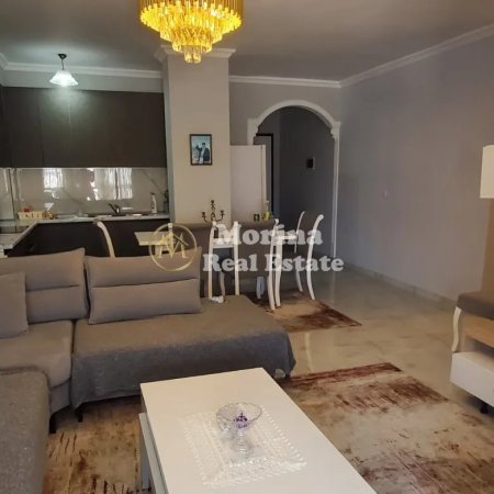 Tirane, jepet me qera apartament 1+1 Kati 11, 86 m² 650 € (Komuna e Parisit)