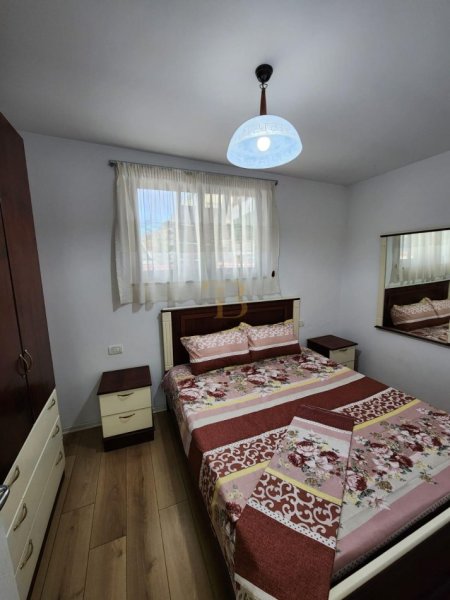 Tirane, jepet me qera apartament 2+1 Kati 3, 85 m² 400 € 