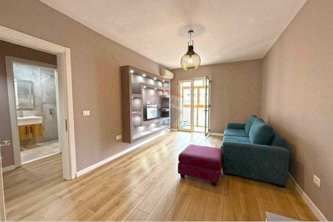 Tirane, jepet me qera 1+1 , 