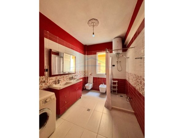 Tirane, jepet me qera apartament 2+1 Kati 2, 90 m² 550 € (Rruga 5 Maji, Tirane)