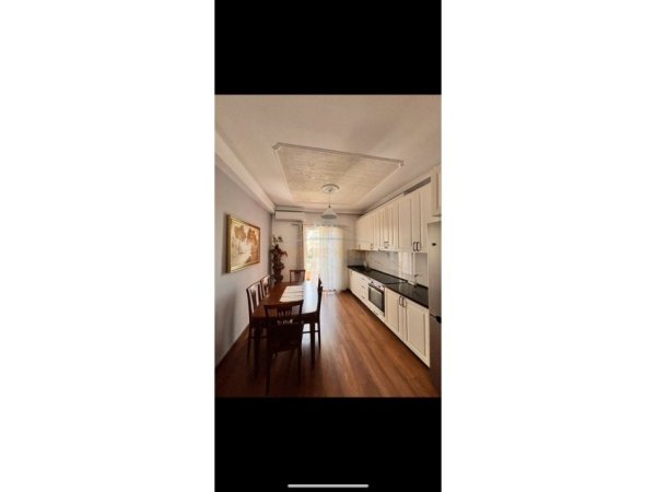 Tirane, jepet me qera apartament 2+1 Kati 2, 90 m² 550 € (Rruga 5 Maji, Tirane)