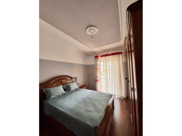 Tirane, jepet me qera apartament 2+1 Kati 2, 90 m² 550 € (Rruga 5 Maji, Tirane)