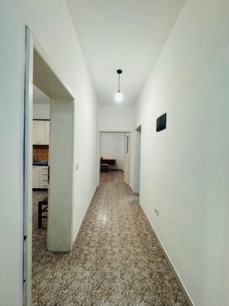 Tirane, jepet me qera apartament 2+1+Ballkon Kati 2, 85 m² 600 € (Myslym shyri , prane intersport)