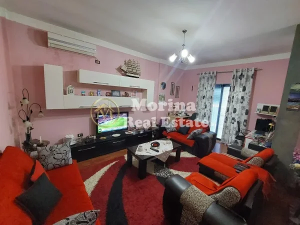 Tirane, shitet Vile 3 Katshe , 300 m² 320.000 € (Rruga 5 Maj)
