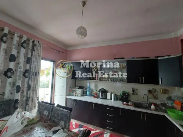 Tirane, shitet Vile 3 Katshe , 300 m² 320.000 € (Rruga 5 Maj)