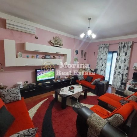 Tirane, shitet Vile 3 Katshe , 300 m² 320.000 € (Rruga 5 Maj)
