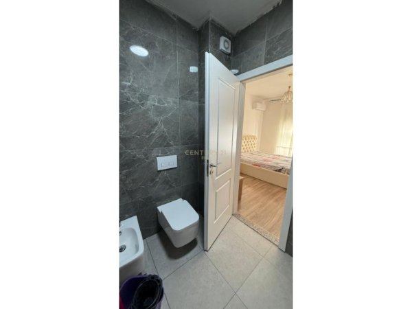 Tirane, jepet me qera apartament 2+1 Kati 2, 106 m² 500 € (Vila L)