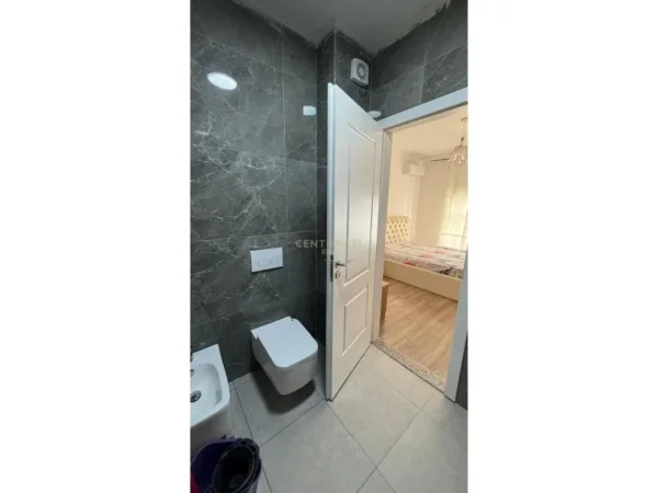 Tirane, jepet me qera apartament 2+1 Kati 2, 106 m² 500 € (Vila L)