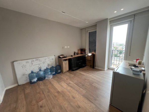 Tirane, shitet apartament 3+1+Ballkon Kati 6, 95 m² 300.000 €