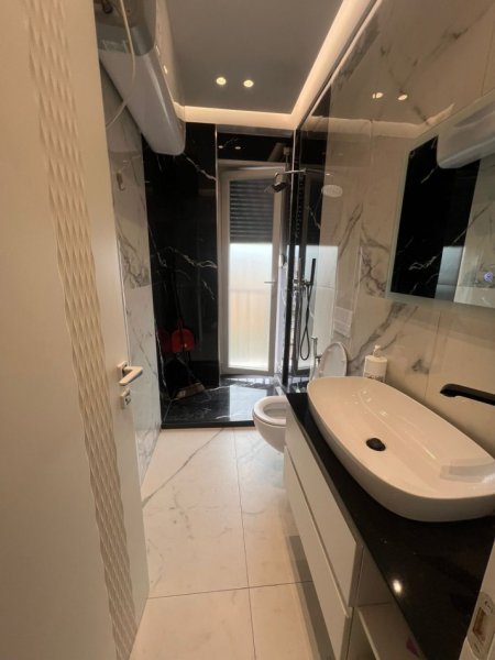 Tirane, shitet apartament 3+1+Ballkon Kati 6, 95 m² 300.000 €