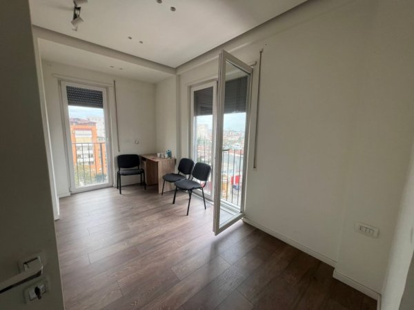 Tirane, shitet apartament 3+1+Ballkon Kati 6, 95 m² 300.000 €
