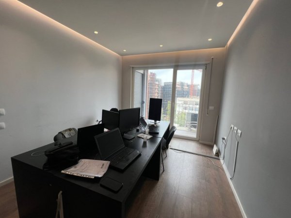 Tirane, shitet apartament 3+1+Ballkon Kati 6, 95 m² 300.000 €