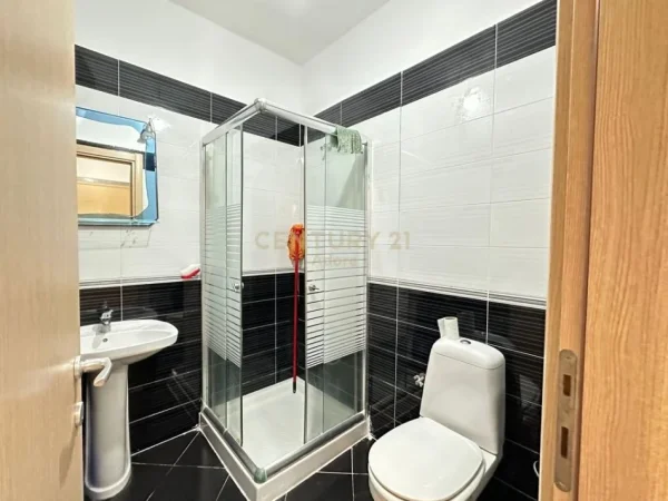 Tirane, jepet me qera apartament 3+1+Ballkon Kati 2, 139 m² 500 € (Misto Mame)