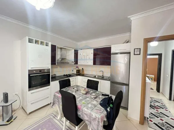 Tirane, jepet me qera apartament 2+1 , 76 m² 450 € 