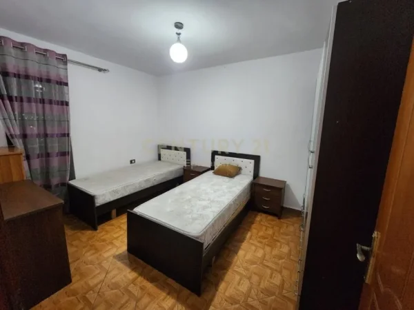 Tirane, jepet me qera apartament Kati 5, 89 m² 390 € (Ura e Institutit)