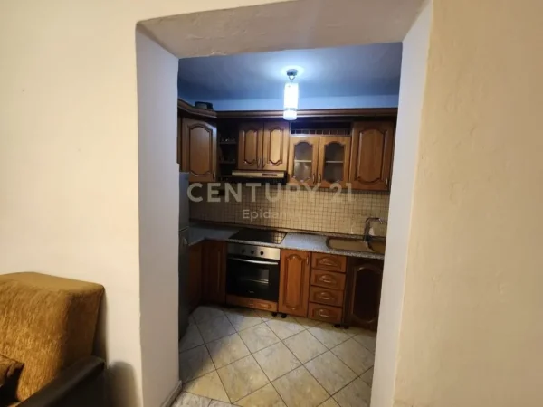 Tirane, jepet me qera apartament Kati 5, 89 m² 390 € (Ura e Institutit)