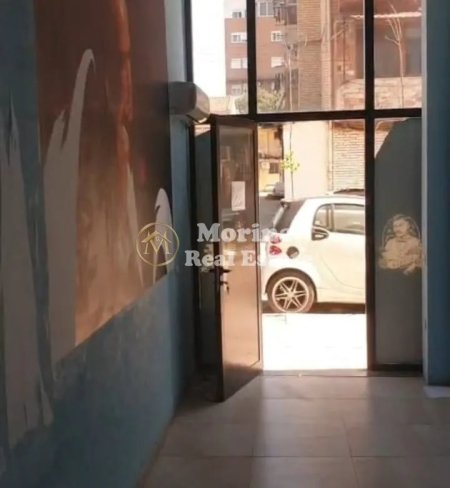 Tirane, jepet me qera ambjent biznesi Kati 0, 25 m² 420 € (Ish Parku Autobusave)