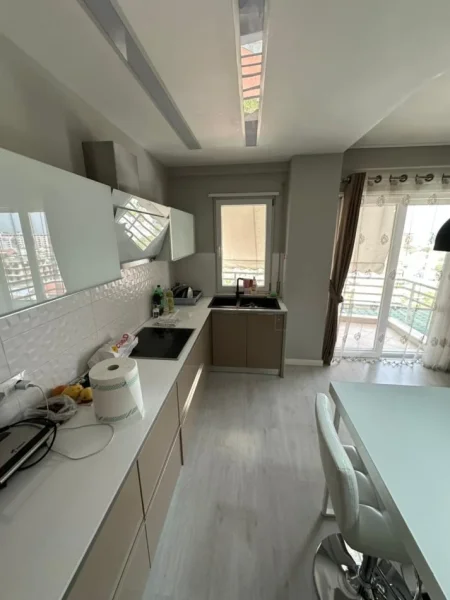 Tirane, shitet apartament 2+1+Ballkon , 92 m² 160.000 € (Astir)