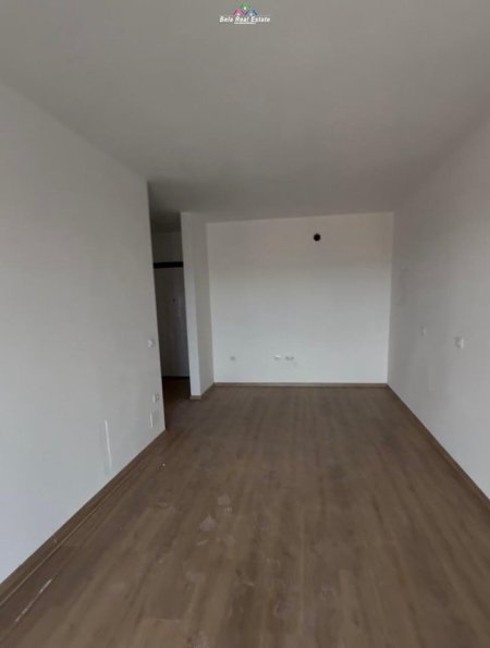 Tirane, jepet me qera zyre Kati 4, 70 m² 450 € (don bosko)