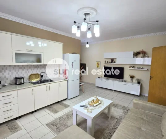 Shkoder, jepet me qera apartament 2+1+Ballkon Kati 1, 98 m² (PRANE GJUHADOL)