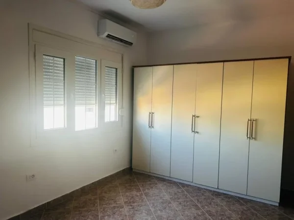 Tirane, jepet me qera apartament 2+1 Kati 5, 75 m² 500 € (restorant durresi)