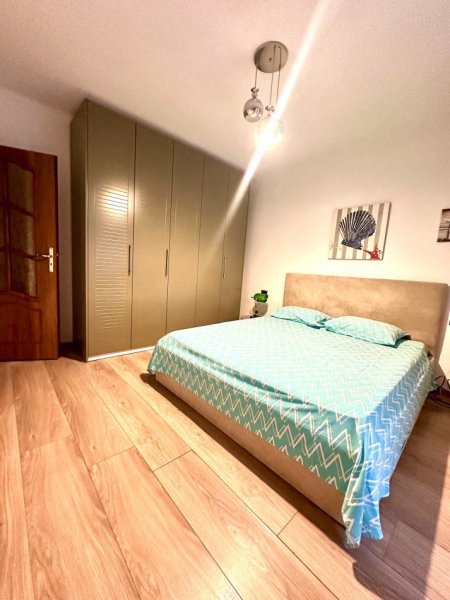 Tirane, jepet me qera apartament 1+1+Ballkon Kati 5, 60 m² 500 € (MINE PEZA)