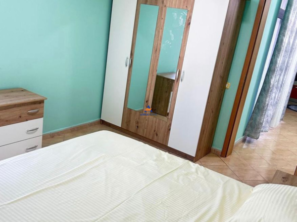 Tirane, jepet me qera apartament 1+1+Ballkon Kati 10, 77 m² 600 € (RRUGA E KAVAJES)
