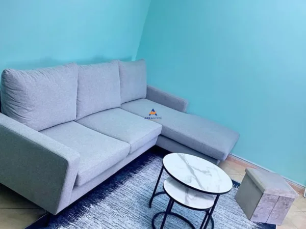 Tirane, jepet me qera apartament 1+1+Ballkon Kati 10, 77 m² 600 € (RRUGA E KAVAJES)