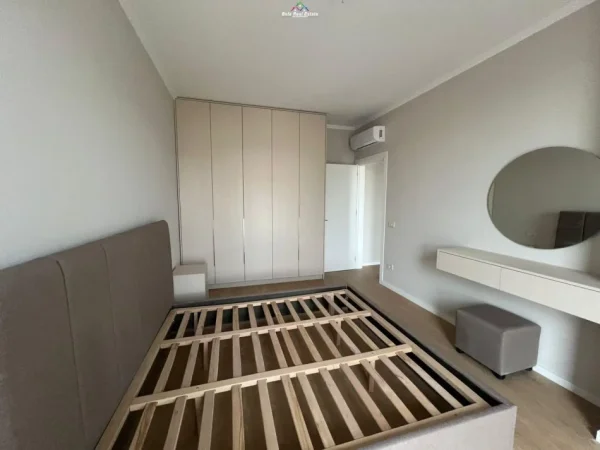Tirane, jepet me qera apartament 1+1+Ballkon Kati 4, 70 m² 700 € (mine peza)