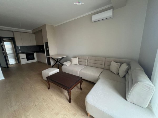 Tirane, jepet me qera apartament 1+1+Ballkon Kati 4, 70 m² 700 € (mine peza)