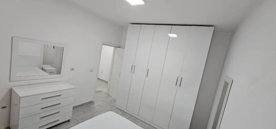 Tirane, jepet me qera apartament 1+1 Kati 2, 70 m² 600 € (Delijorgji)