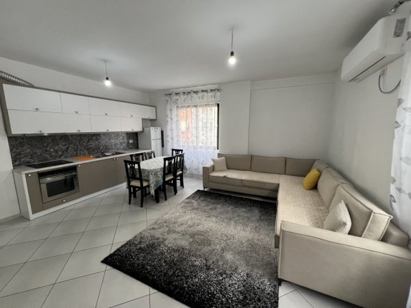 Tirane, jepet me qera apartament 2+1+Ballkon Kati 2, 130 m² 650 € (Astir, prane Ozone)