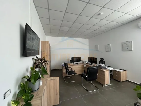 Durres, shitet magazine Kati 3, 880 m² 680.000 € (SHKOZET)