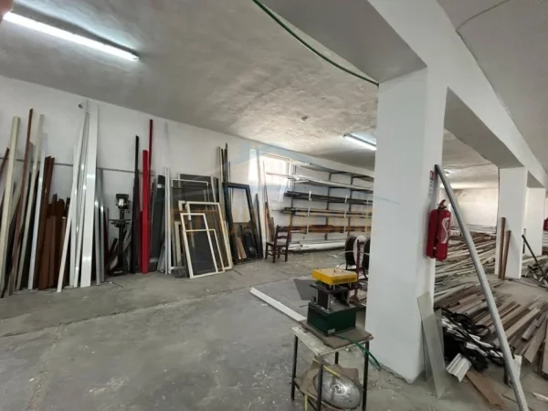 Durres, shitet magazine Kati 3, 880 m² 680.000 € (SHKOZET)