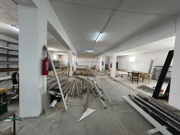 Durres, shitet magazine Kati 3, 880 m² 680.000 € (SHKOZET)