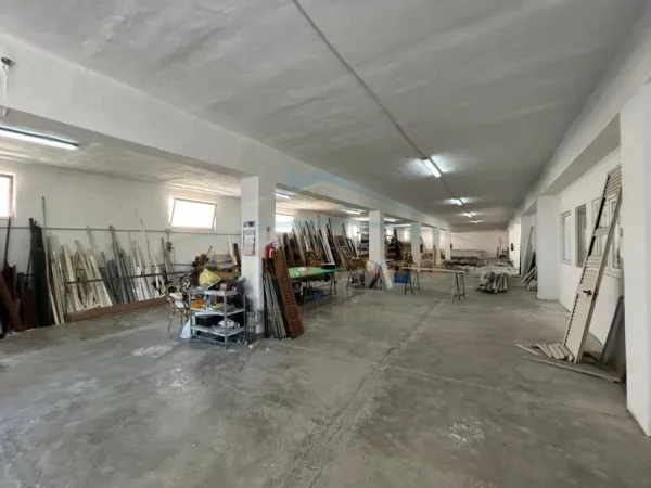 Durres, shitet magazine Kati 3, 880 m² 680.000 € (SHKOZET)