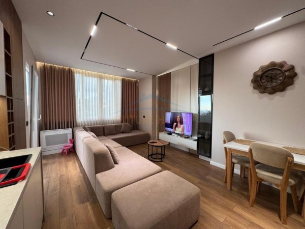 Tirane, shitet apartament 2+1+Ballkon Kati 2, 107 m² 180.000 € (Fresk)