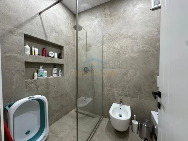 Tirane, shitet apartament 2+1+Ballkon Kati 2, 107 m² 180.000 € (Fresk)