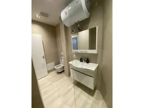 Tirane, jepet me qera apartament 1+1 Kati 2, 65 m² 600 € (21 Dhjetori)