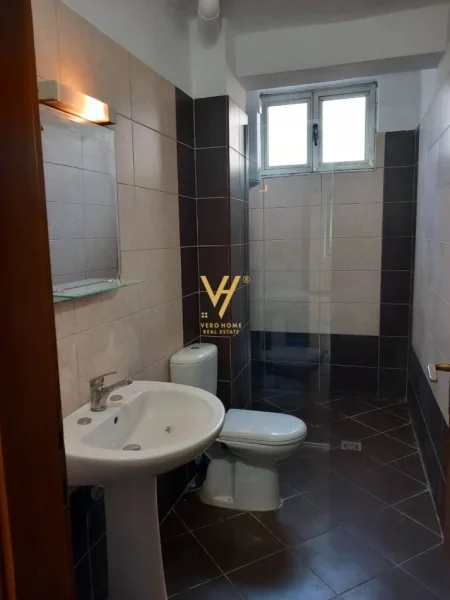 Tirane, jepet me qera apartament 2+1+Ballkon Kati 2, 90 m² 600 € (RRUGA QEMAL STAFA)