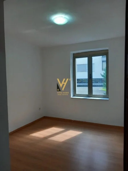 Tirane, jepet me qera apartament 2+1+Ballkon Kati 2, 90 m² 600 € (RRUGA QEMAL STAFA)