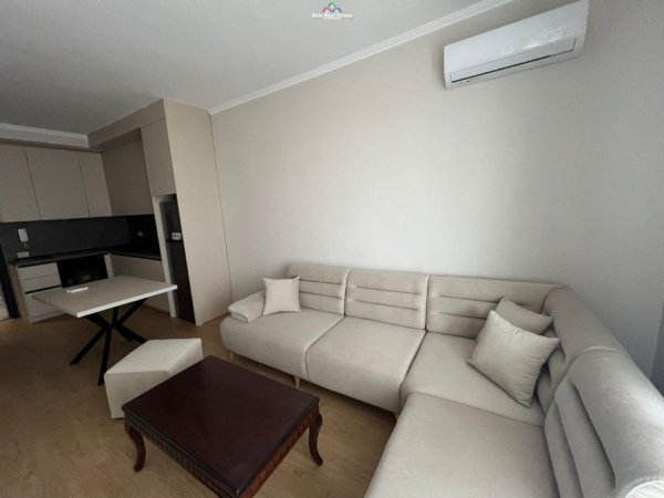 Tirane, jepet me qera apartament 1+1+Ballkon Kati 3, 70 m² 700 € (mine peza)