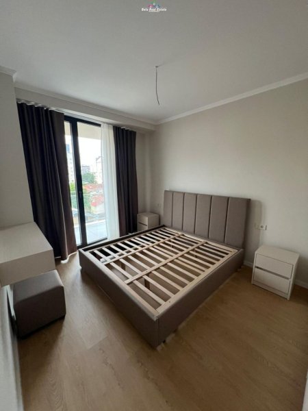 Tirane, jepet me qera apartament 1+1+Ballkon Kati 3, 70 m² 700 € (mine peza)
