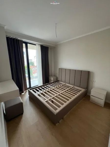 Tirane, jepet me qera apartament 1+1+Ballkon Kati 3, 70 m² 700 € (mine peza)