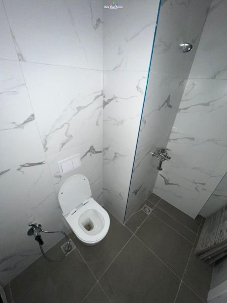 Tirane, jepet me qera apartament 1+1+Ballkon Kati 3, 70 m² 700 € (mine peza)