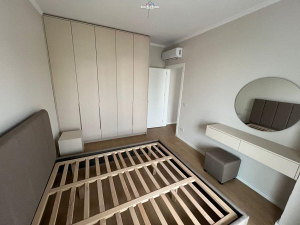 Tirane, jepet me qera apartament 1+1+Ballkon Kati 3, 70 m² 700 € (mine peza)